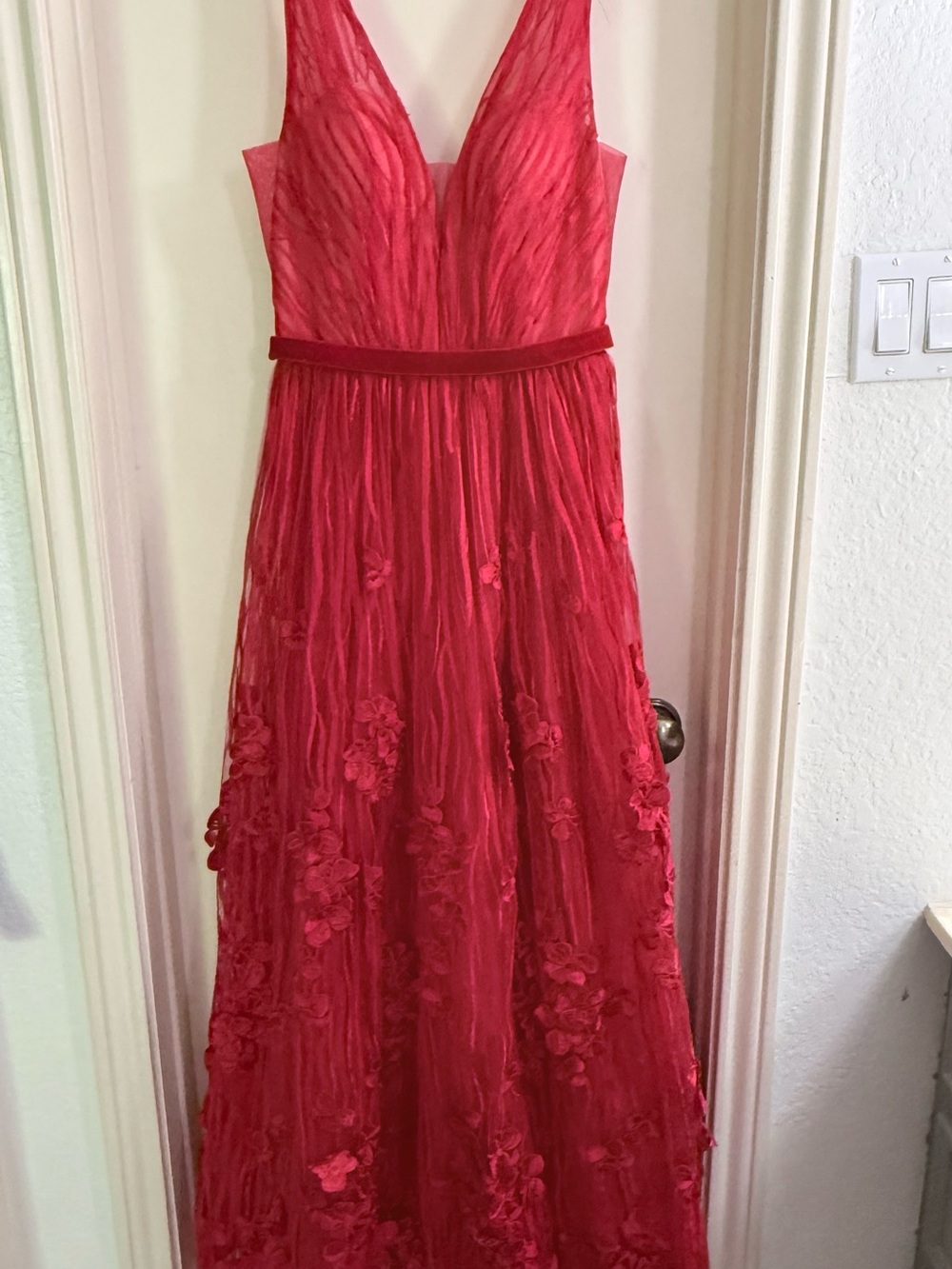 Red Floral Appliqué Maxi Dress - Elegant V-Neck Gown